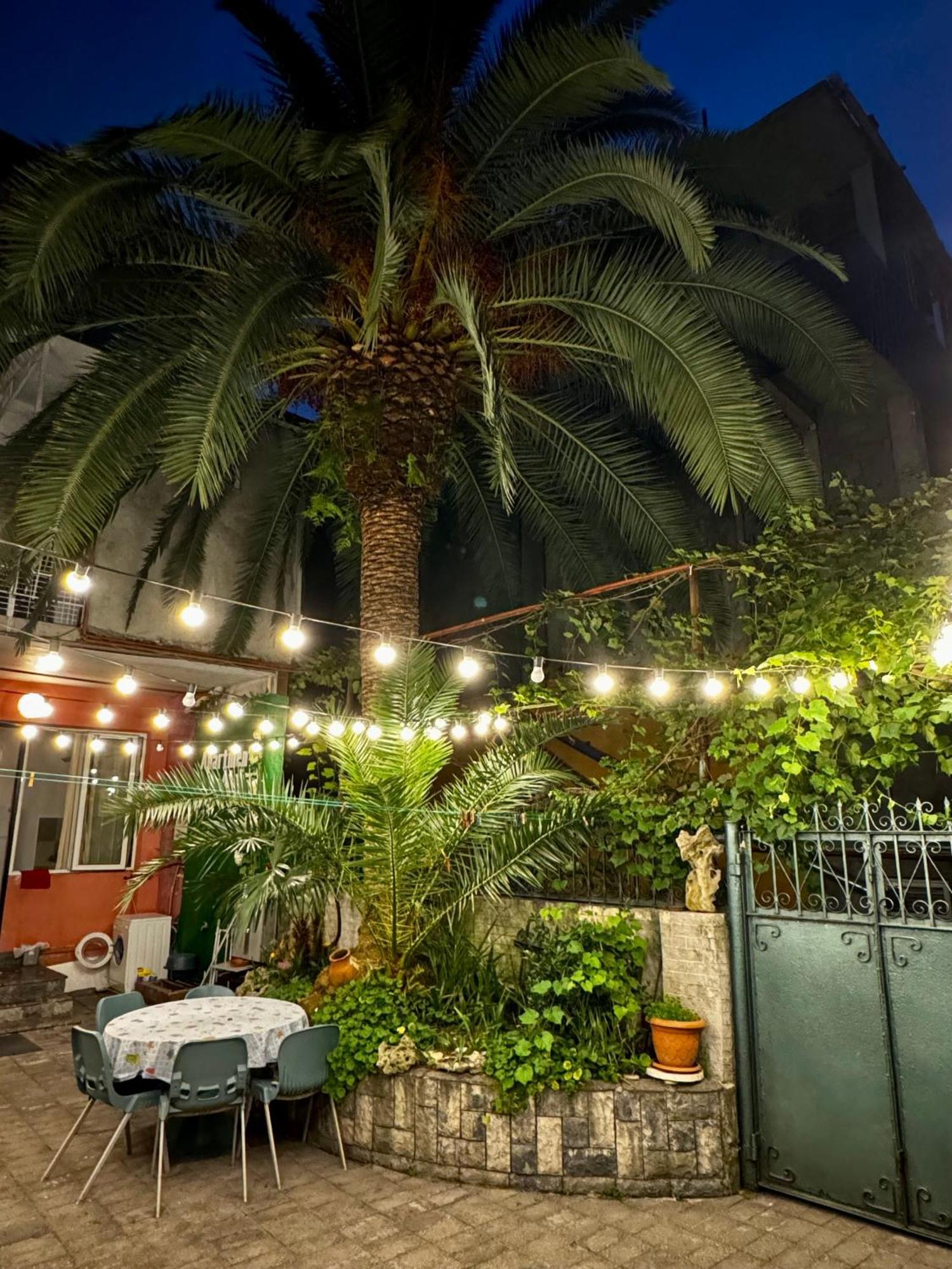 Apartment Maisi บาทูมิ ภายนอก รูปภาพ