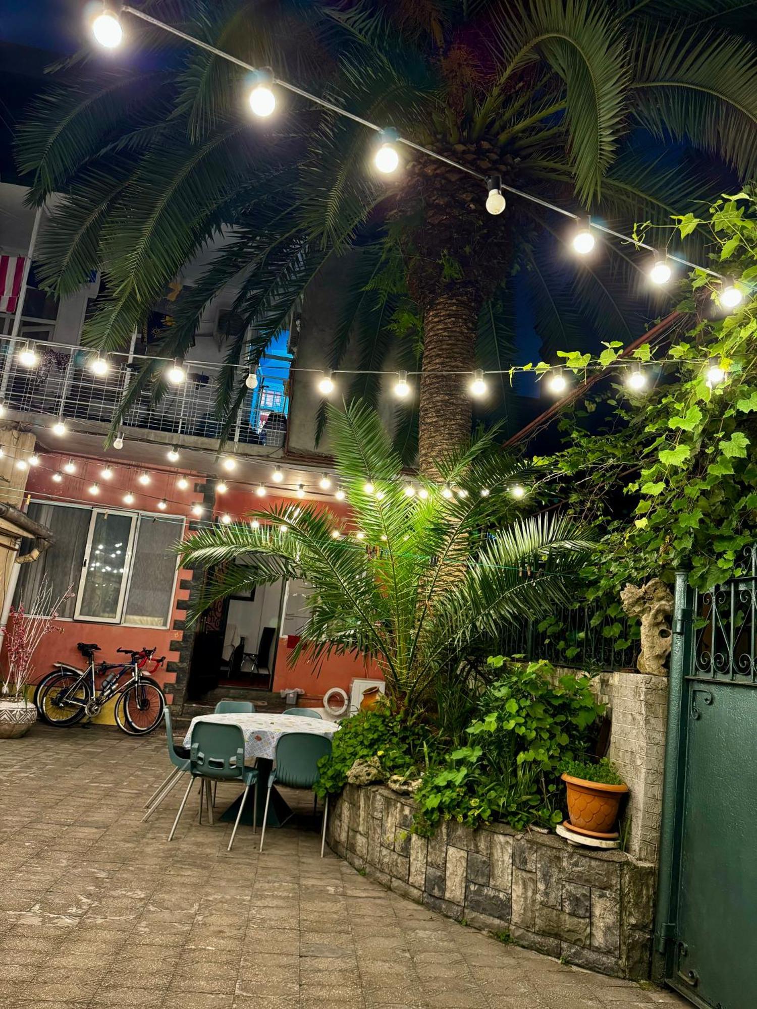 Apartment Maisi บาทูมิ ภายนอก รูปภาพ